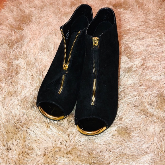 Heels - Picture 2 of 5